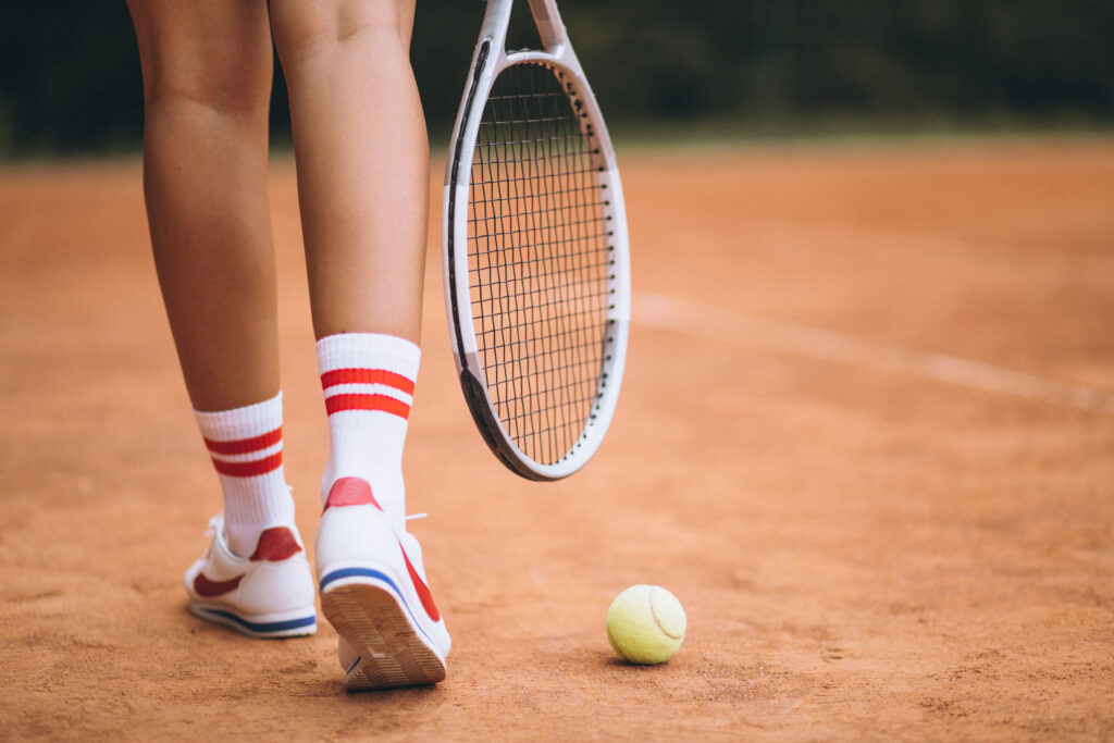 Attività sportive - young female tennis player court feet close up